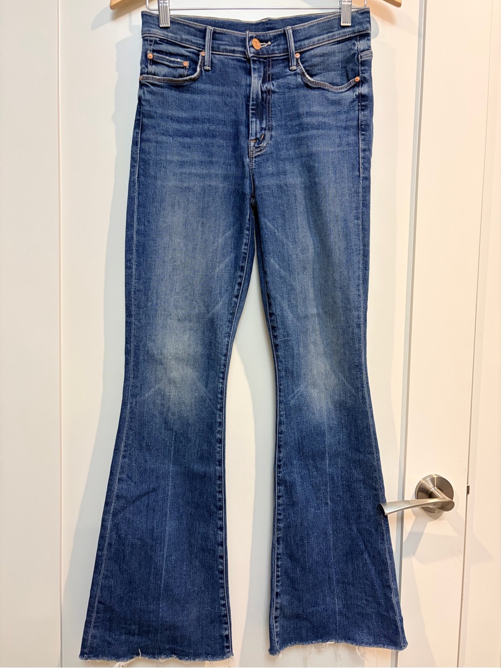 MOTHER The Weekender Fray Jeans 26 Walking On Coals Flare Raw Hem